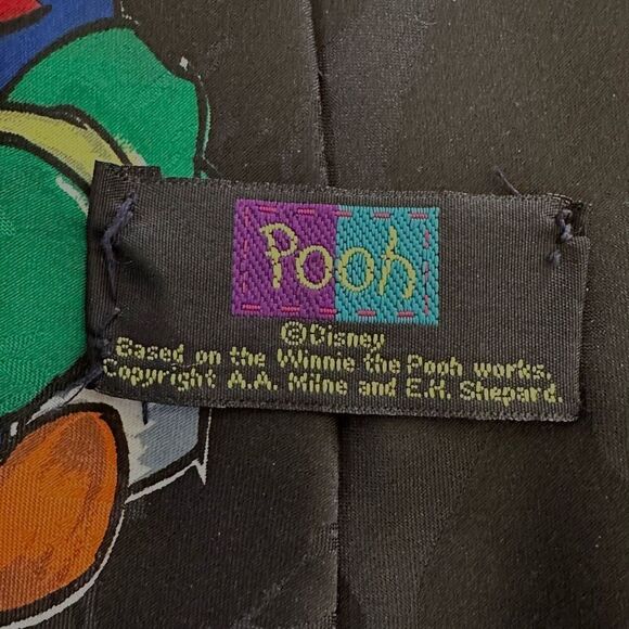 Disney Pooh tigger Christmas theme tie - Picture 4 of 7